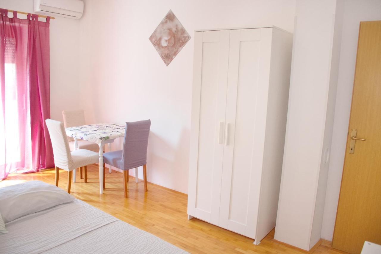 Apartments Summersong Новаля Екстериор снимка