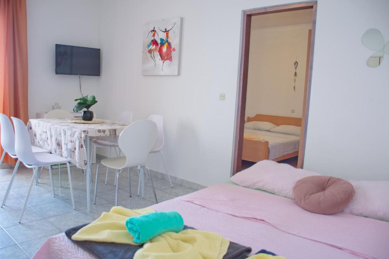 Apartments Summersong Новаля Екстериор снимка