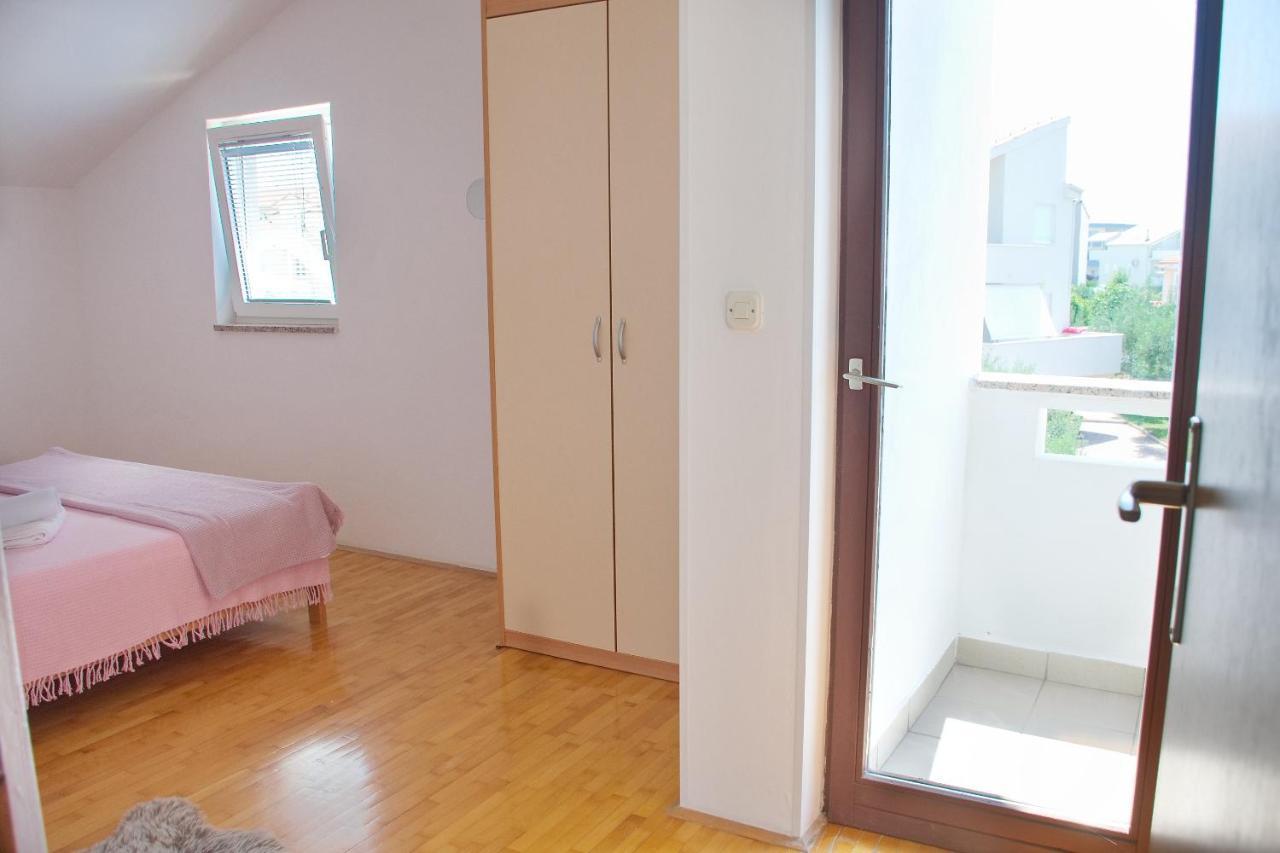 Apartments Summersong Новаля Екстериор снимка