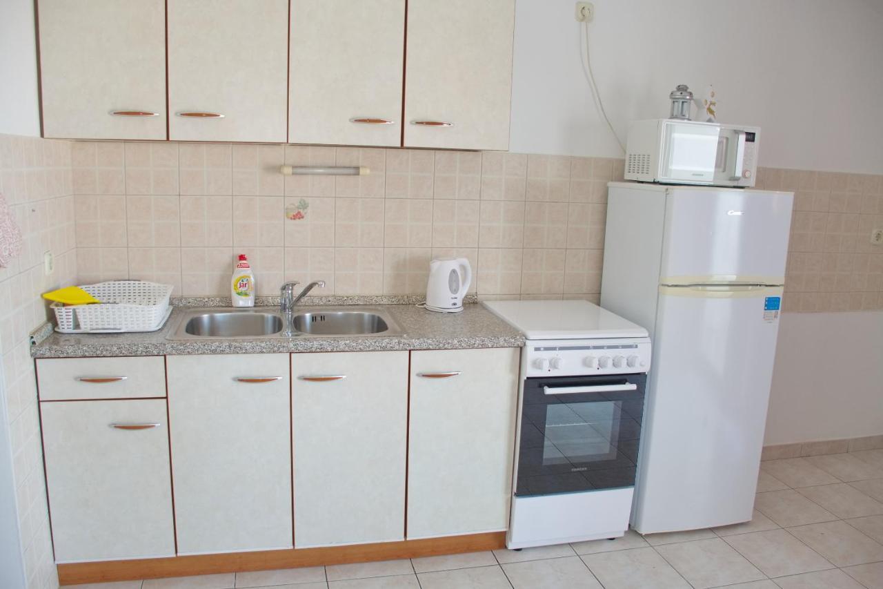 Apartments Summersong Новаля Екстериор снимка