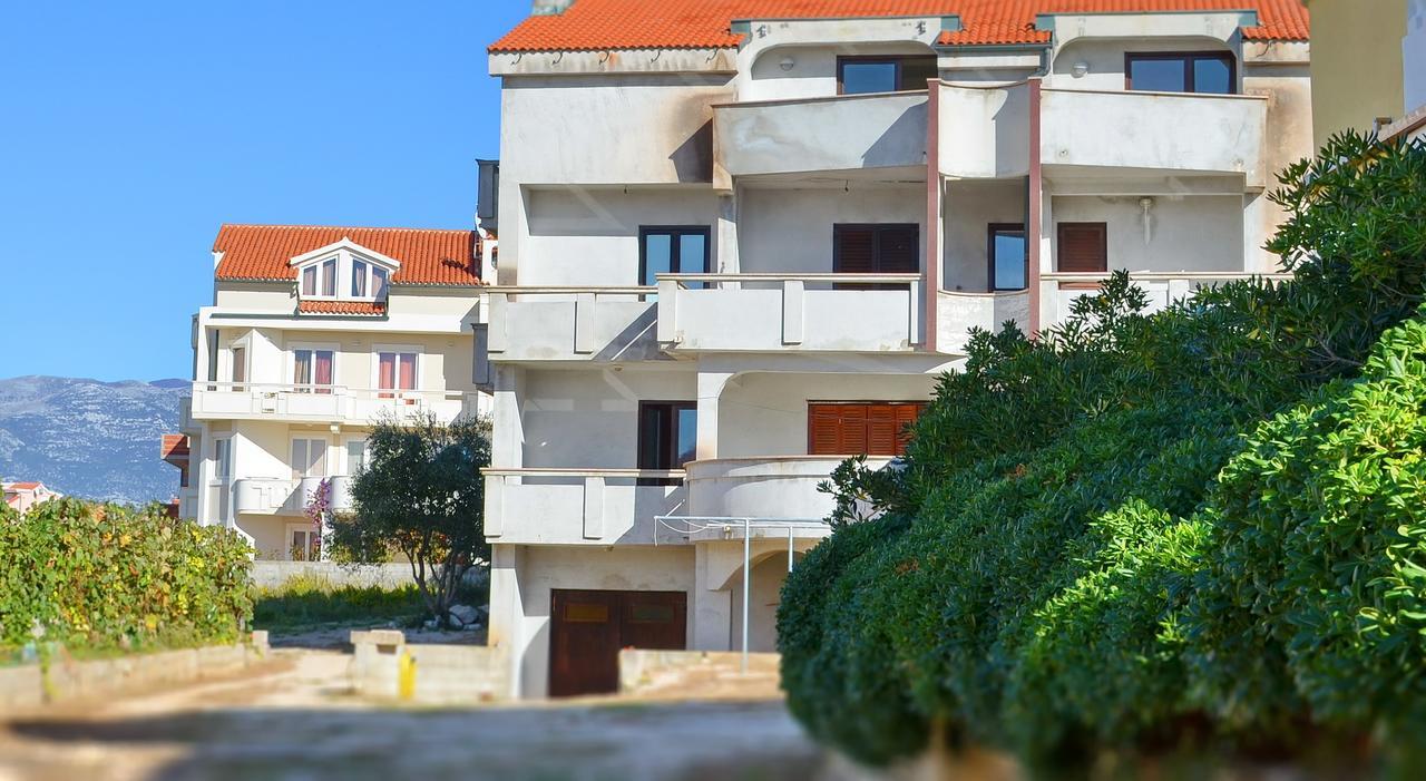 Apartments Summersong Новаля Екстериор снимка